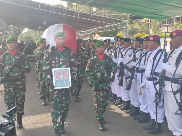 Berikan Penghormatan Terakhir Atas Jasa, Dedikasi dan Pengabdian kepada Bangsa dan Negara, Dandim 1310/Bitung Pimpin Upacara Persemayaman Brigjen TNI (Purn) Jorry Tuwaidan