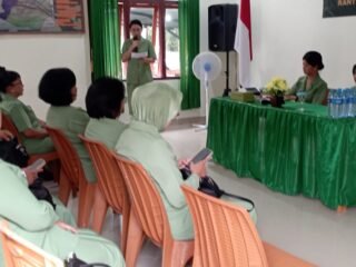Pererat Silaturahmi dan Pembinaan Anggota, Ketua Persit KCK Cabang LXII Kodim 1310/Bitung Ny. Meryah Dewa Made Kunjungi Ranting 5 Dimembe dan Ranting 2 Bitung