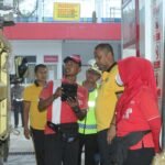 ‎Kapolda Papua Barat Tinjau Antrean BBM di SPBU Sowi 4 Manokwari, Pastikan Pelayanan Berjalan Tertib