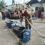 Ringankan Beban Warga Hadapi Kemarau Panjang Akibat Fenomena El Nino, Kodim 1310/Bitung Distribusikan 5.000 Liter Air Bersih untuk 37 KK Terdampak di Likupang Timur
