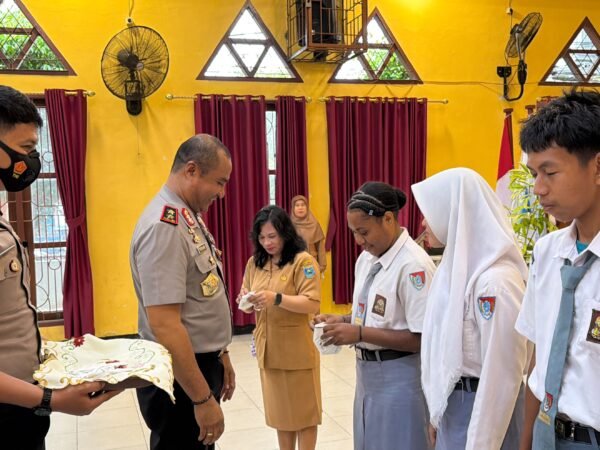 Kapolda Papua Barat Kunjungi SMA Negeri 2 Manokwari, Perkuat Kepedulian Polri terhadap Dunia Pendidikan