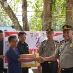 Sambut Hut Humas Polri Ke-75 Tahun 2026, Humas Polresta Manokwari Gelar Bakti Sosial Salurkan Sembako di Jalan Brawijaya Manokwari