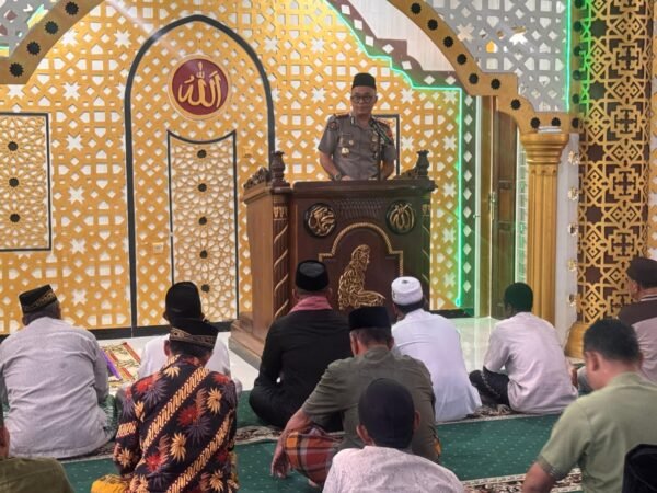 Ditbinmas Polda Papua Barat Gelar Jumat Keliling, Kapolda Ajak Masyarakat Perkuat Kerukunan Dan Jaga Kamtibmas