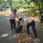 Ditbinmas Polda Papua Barat Gelar Green Policing Di Pantai Maruni, Ajak Masyarakat Jaga Kelestarian Lingkungan