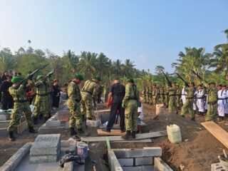 Penuh Khidmat, Kodim 1310/Bitung Gelar Upacara Pemakaman Secara Militer kepada Alm. Serda Purn. Bemmy Agest Tetengean, Sebagai Wujud Penghargaan Atas Pengabdian Penuh Khidmat, Kodim 1310/Bitung Gelar Upacara Pemakaman Secara Militer kepada Alm. Serda Purn. Bemmy Agest Tetengean, Sebagai Wujud Penghargaan Atas Pengabdian